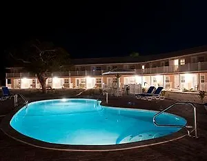 https://brac-reef-beach-resort.comcaribbean.com